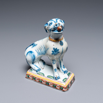 Un modèle d'un chien en faïence de Delft en bleu et blanc, 18ème