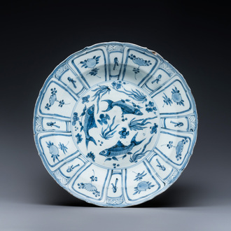 A rare Chinese blue and white kraak porcelain dish with three fish, Wanli