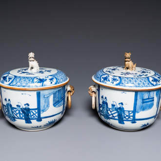 Une paire de bols couverts en porcelaine de Chine en bleu et blanc, 19ème