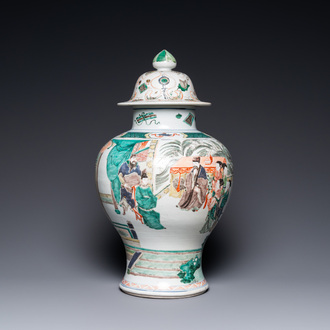 Un vase en porcelaine de Chine famille verte à décor d'une scène du 'Xi Xiang Ji', Kangxi