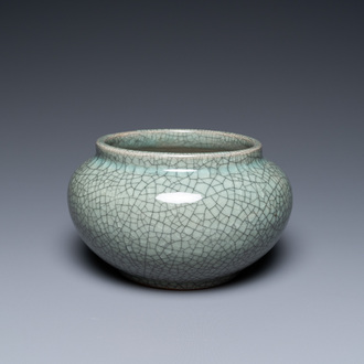 A Chinese crackle-glazed alms bowl, 19th C.