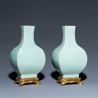 Une paire de vases en porcelaine de Chine céladon monochrome aux montures en bronze doré, 18/19ème