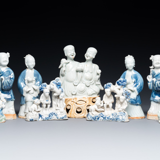 Neuf groupes ef figures en porcelaine de Chine en bleu, blanc et céladon, Qianlong