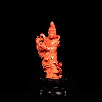 Une figure de Tara en corail rouge sculpté, Chine, 19/20ème