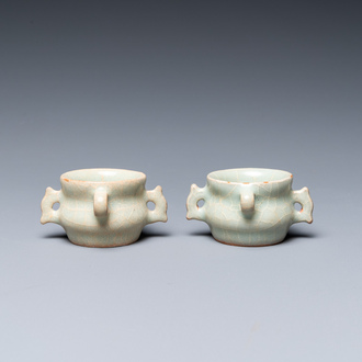 Paire de mangeoires d'oiseaux en porcelaine de Chine céladon de Longquan, Ming