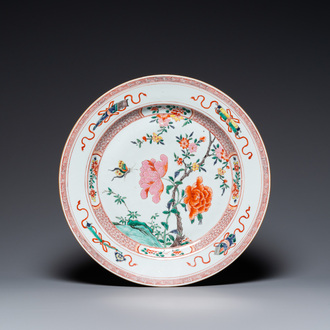 Grand plat en porcelaine de Chine famille rose à décor floral, Yongzheng