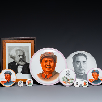 Negen Chinese communistische portretmedaillons en een plaquette met portret van Karl Marx, 20e eeuw