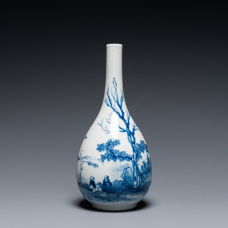 A Chinese blue and white 'Bleu de Hue' bottle vase for the Vietnamese market, Thọ 壽 mark, 19th C.