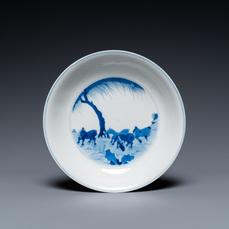 Coupe en porcelaine de Chine en bleu et blanc à décor des 'chevaux de Mu Wang', marque et époque de Kangxi