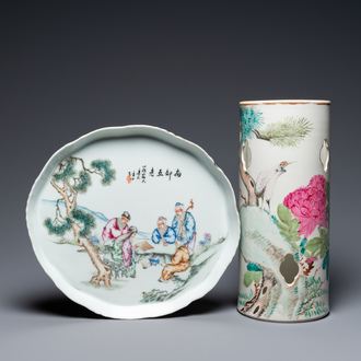A Chinese famille rose tray with go-players and a qianjiang cai hat stand, 19/20th C.