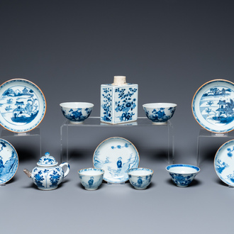 14 pièces à thé en porcelaine de Chine en bleu et blanc, Kangxi et postérieur