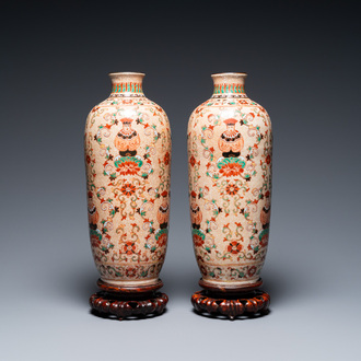 Paire de vases en porcelaine de Chine à fond craquelé pour le marché thai, 19ème