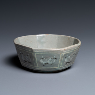 Lave-pinceaux de forme octogonale en porcelaine céladon de Corée, probablement Goryeo, 14/15ème