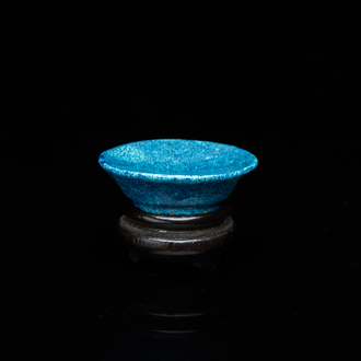 Coupe miniature en porcelaine de Chine à émail œuf de rouge-gorge, 19/20ème