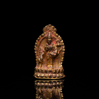 Bouddha miniature en bronze doré et laqué, Tibet ou Népal, 15/16ème