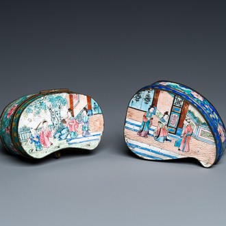 Two Chinese Canton enamel snuff boxes and covers, 18/19th C.