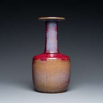 Een Chinese hamervormige vaas met flambé-glazuur, 19/20e eeuw