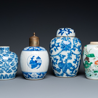 Drie Chinese blauw-witte vazen en één in famille verte, Kangxi en later