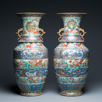 Paire de vases en porcelaine de Chine famille rose à fond céladon, 19ème