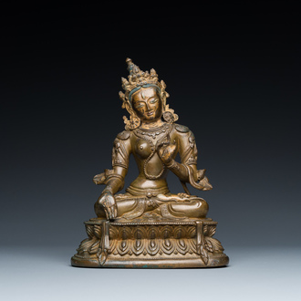 A Sino-Tibetan gilt bronze Tara, 17/18th C.