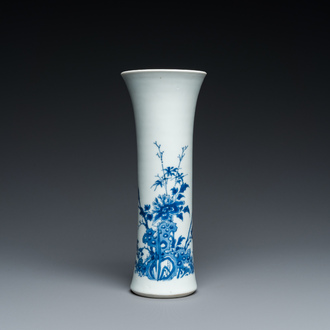 Vase en porcelaine de Chine en bleu et blanc, époque Transition