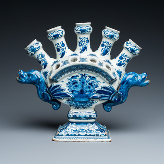 A large Dutch Delft blue and white tulip vase with a flower basket, 17/18th C.