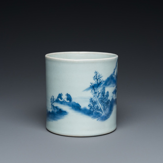 Pot à pinceaux en porcelaine de Chine en bleu et blanc à décor d'un paysage, probablement Kangxi