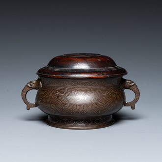 A Chinese silver-inlaid bronze censer with wooden cover, Shi Shou 石叟 mark, 19th C.