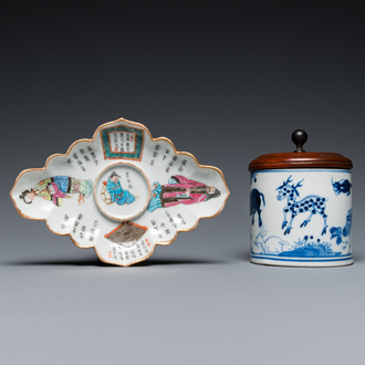 Support de tasse en porcelaine de Chine famille rose à décor 'Wu Shuang Pu' et un pot cylindrique en bleu et blanc, 19ème