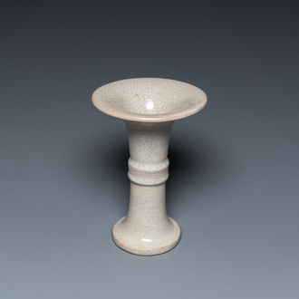 Vase de forme 'gu' archaïque à émail de type 'ge', Chine, Qing