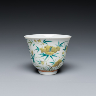 Tasse à vin en porcelaine de Chine à décor floral, marque et époque de Guangxu