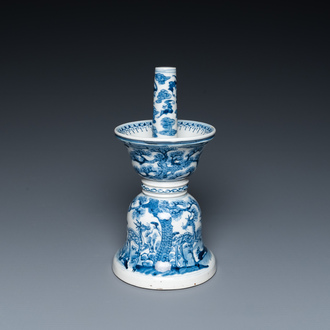 Bougeoir à inscription en porcelaine de Chine 'Bleu de Hue' pour le Vietnam, 18/19ème