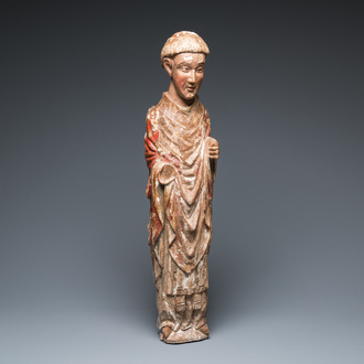 Een grote gepolychromeerde houten sculptuur van een heilige, Spanje of Italië, 14e eeuw