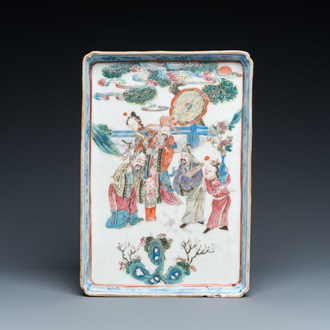 Plateau de forme rectangulaire en porcelaine de Chine famille rose, 19ème