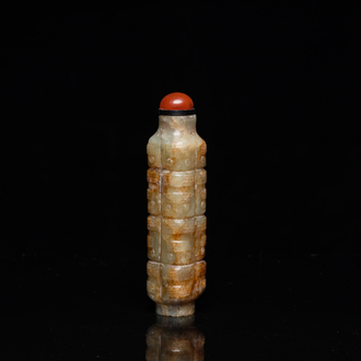 Tabatière de forme 'cong' en jade céladon taché de rouille, Chine, probablement Qing