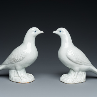 Paire de pigeons en porcelaine blanche de Chine, 19ème