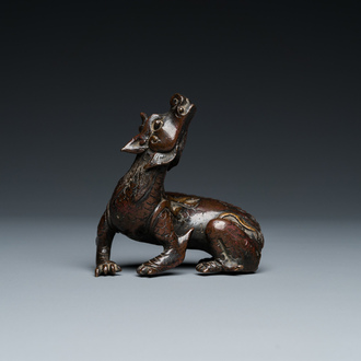 Poids de rouleau en bronze doré et laqué en forme de luduan, Chine, Ming