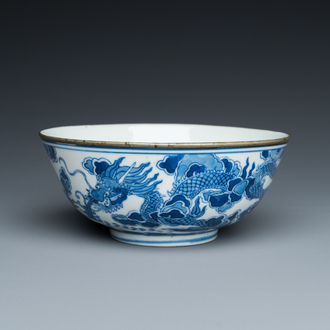 Een Chinese blauw-witte 'Bleu de Hue' kom voor de Vietnamese markt, Minh Mang Nian Zhi 明命年製 merk, ca. 1830-40