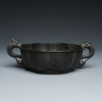 Brûle-parfum archaïsant en bronze aux anses en forme de dragons, Chine, Yuan