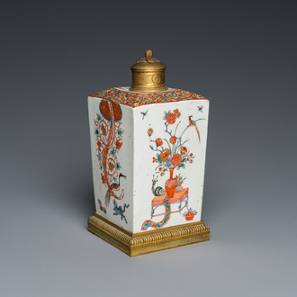 Bouteille de forme carrée en porcelaine de Japon surdécorée aux Pays-Bas et montée en bronze doré, Edo, 17ème