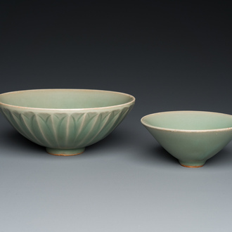 Deux bols en porcelaine de Chine céladon de Longquan, Song ou postérieur