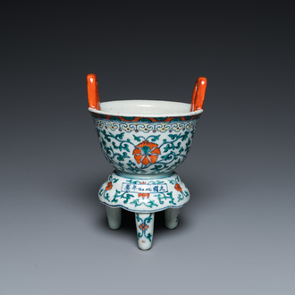 A Chinese doucai tripod censer, Chenghua mark, 19/20th C.