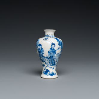 Een fijne Chinese blauw-witte miniatuur 'meiping' vaas in zacht porselein, Kangxi