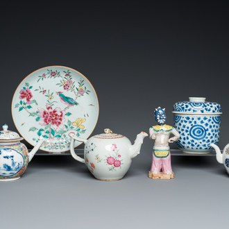 Six Chinese blue and white and famille rose porcelain wares, Kangxi and later