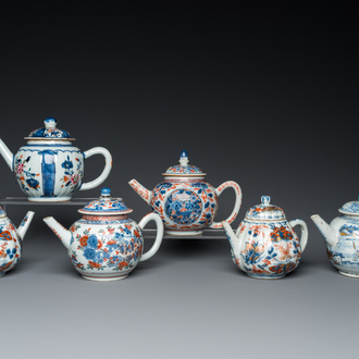 Six théières en porcelaine de Chine en bleu et blanc, famille verte et de style Imari, Kangxi/Yongzheng