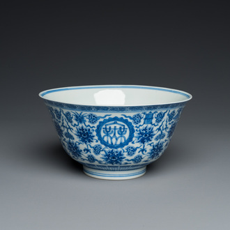 Bol 'Wan Shou Wu Jiang' en porcelaine de Chine en bleu et blanc, marque et époque de Qianlong