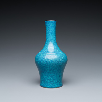 Vase de forme bouteille en porcelaine de Chine à émail œuf de rouge-gorge, Qing