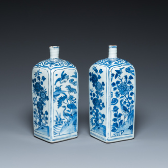 A pair of Chinese blue and white kraak porcelain bottles, Wanli