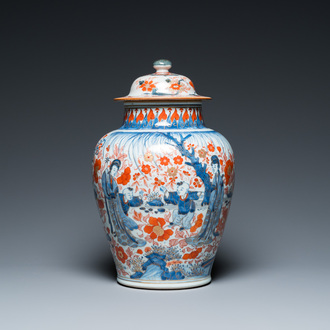 Vase couvert en porcelaine de Chine en bleu et blanc surdécoré aux Pays-Bas de type 'Amsterdams Bont', Kangxi
