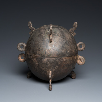 Rare récipient rituel couvert en bronze de type 'Dui', Chine, Période des Royaumes combattants